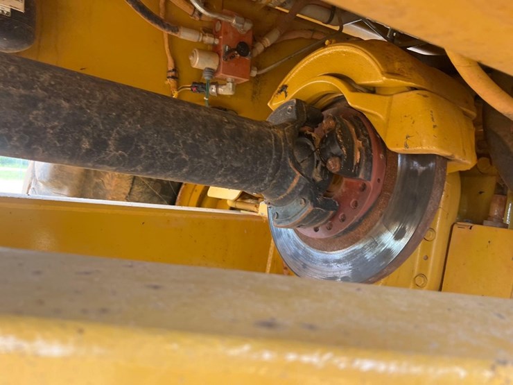 2014-caterpillar-740b-image-18