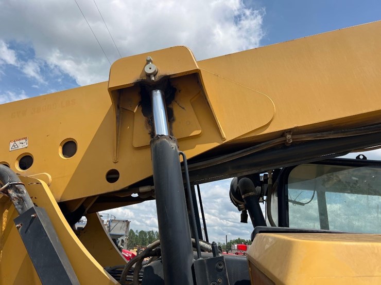 2015-caterpillar-tl1055c-image-23