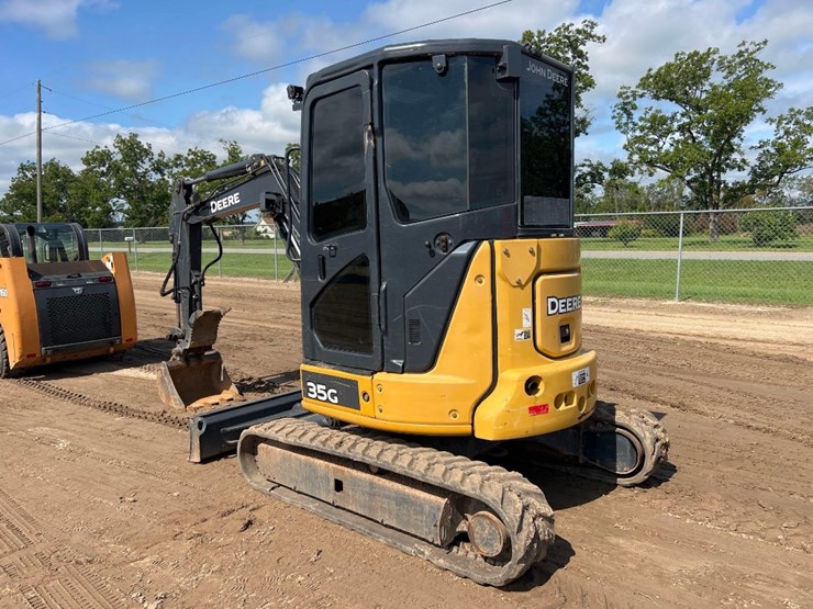 2016-deere-35g-image-2