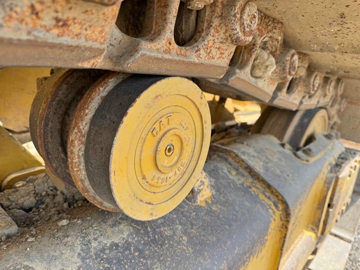2016-caterpillar-d6k-image-32