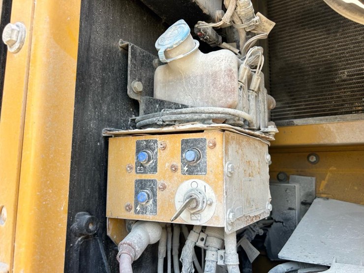 2011-caterpillar-329dl-image-44
