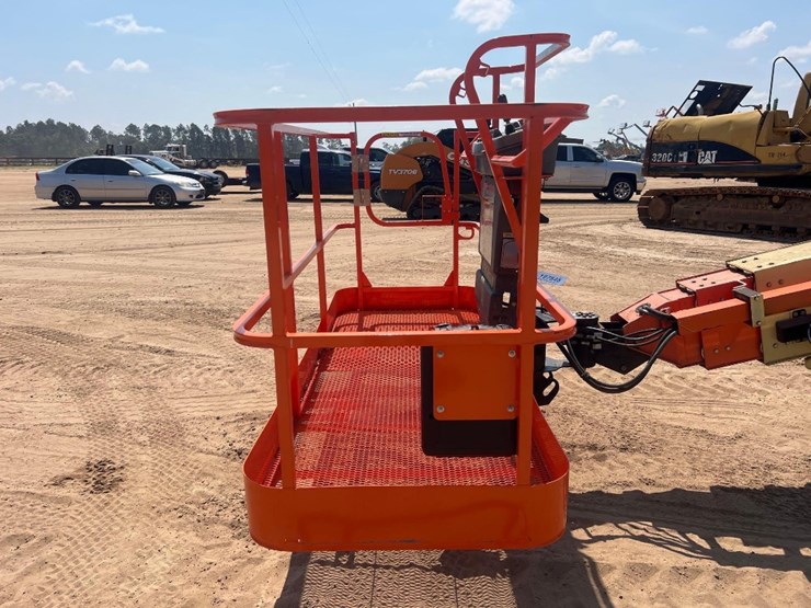 2008-jlg-600s-image-24