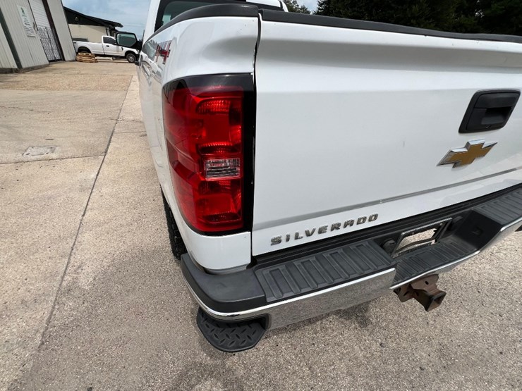 2015-chevrolet-silverado-2500hd-image-39