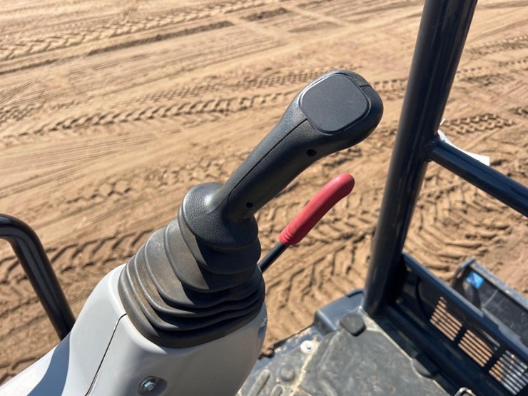 2023-deere-30g-image-34