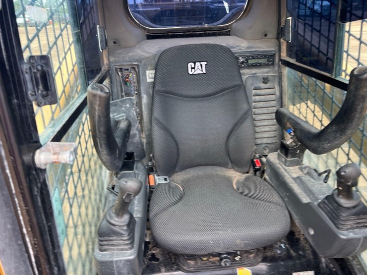 2023-caterpillar-299d3-image-26