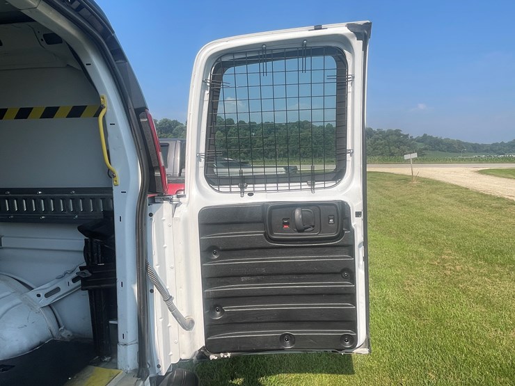 #1033-•-2023-chevy-express-van-(has-wi-salvage-title)-image-70