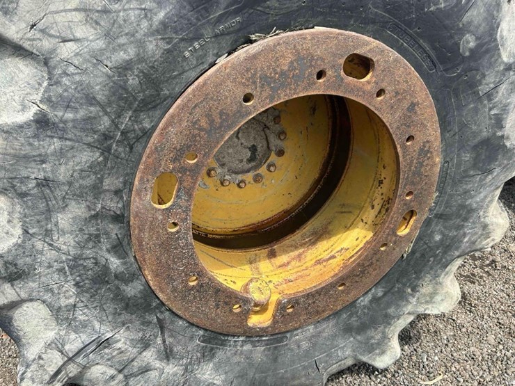 caterpillar-573-image-10