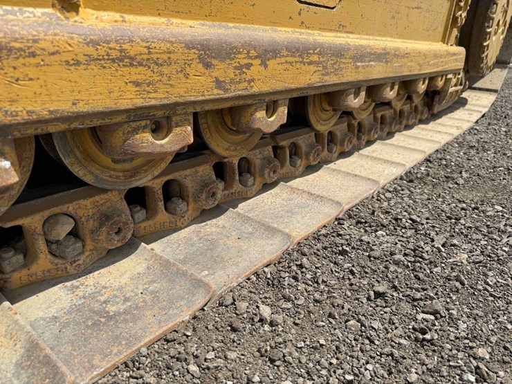 2016-caterpillar-d6k-image-54