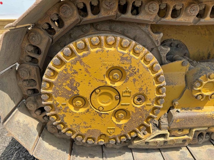 2016-caterpillar-d6k-image-36