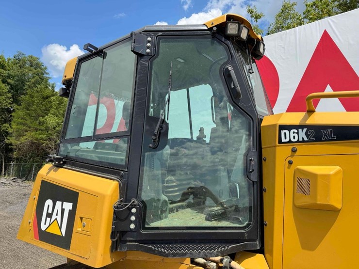 2016-caterpillar-d6k-image-39