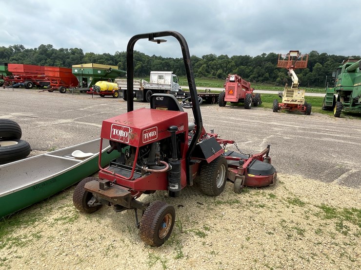 #1075-•-toro-lawn-mower-image-5