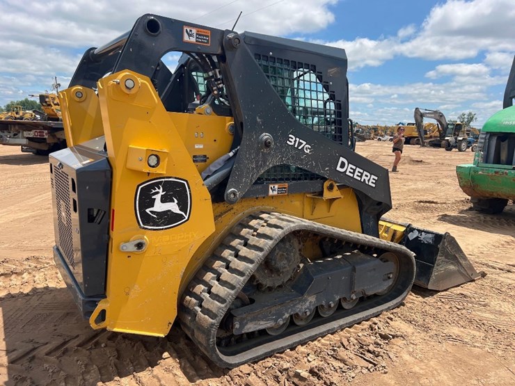 2023-deere-317g-image-4