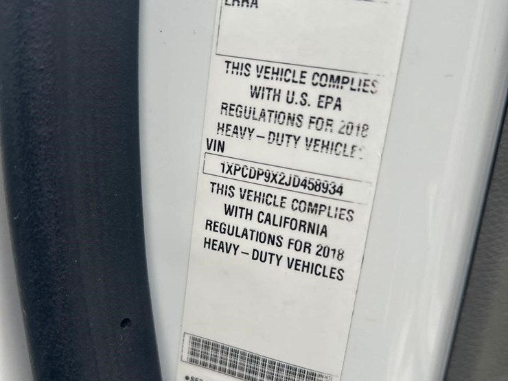 2018-peterbilt-567-image-30