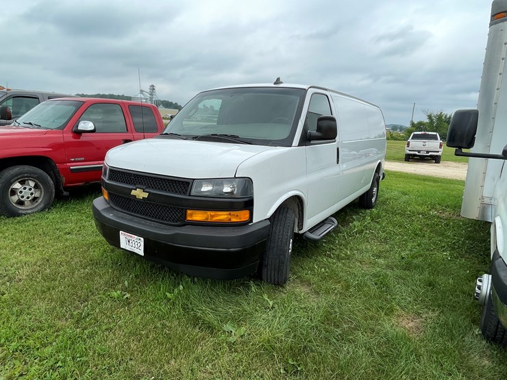 #1033-•-2023-chevy-express-van-(has-wi-salvage-title)-image-1