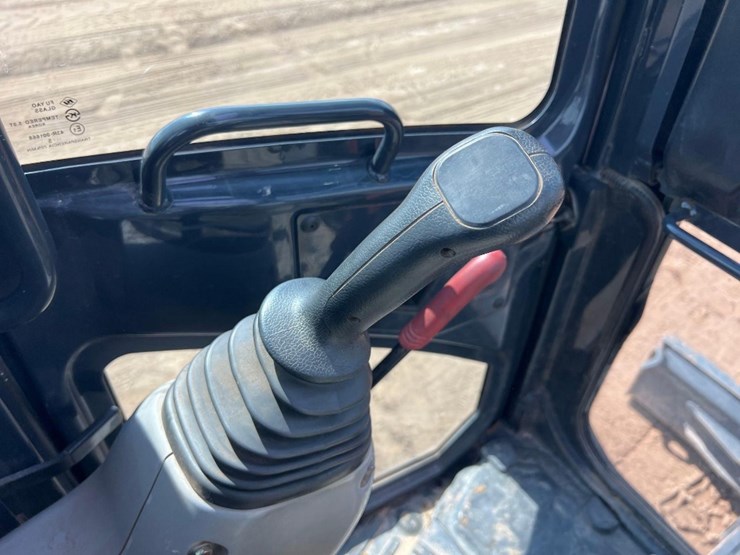 2016-deere-35g-image-34