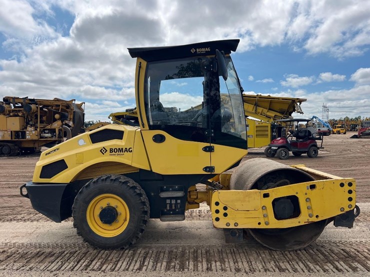 2017-bomag-bw145d-image-5
