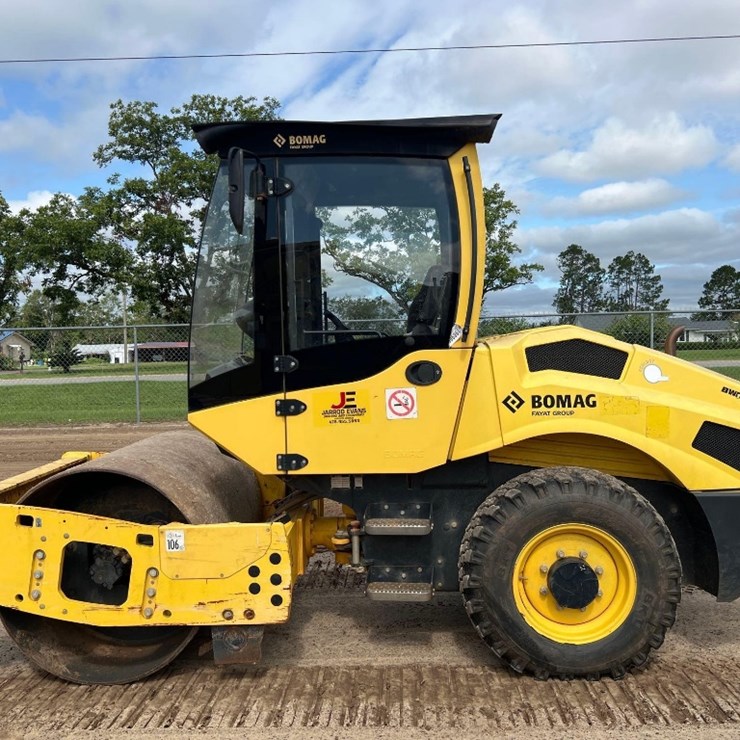 2017 BOMAG BW145D