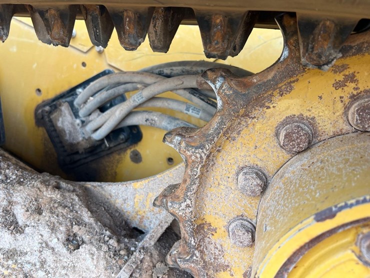 2023-caterpillar-299d3-image-24