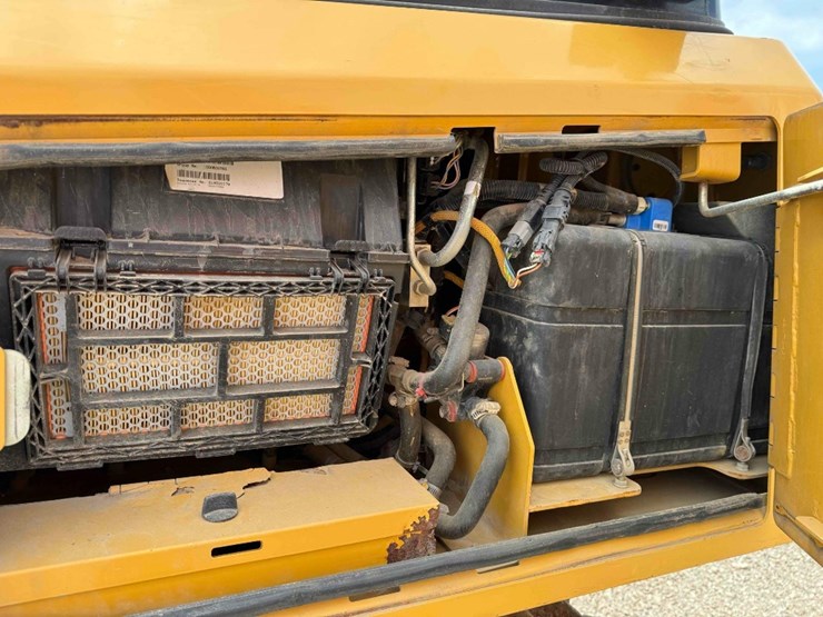 2016-caterpillar-d6k-image-26