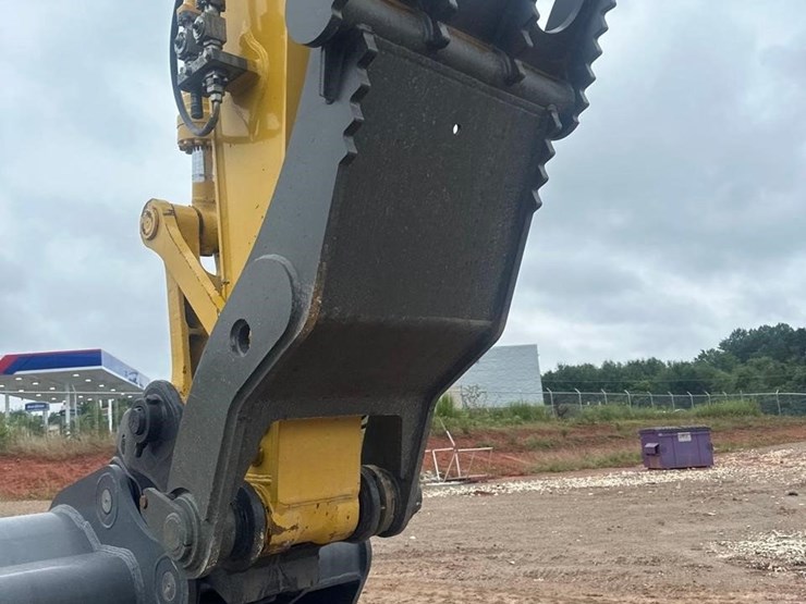 2022-komatsu-pc210-lc-11-image-13
