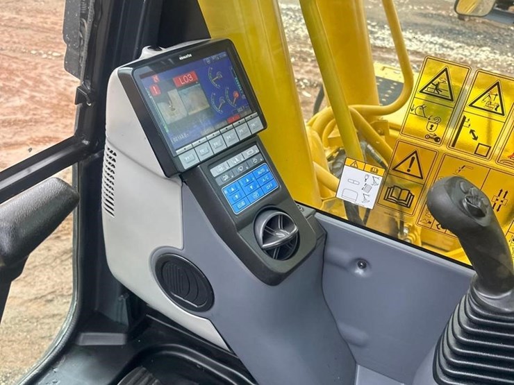 2022-komatsu-pc210-lc-11-image-34