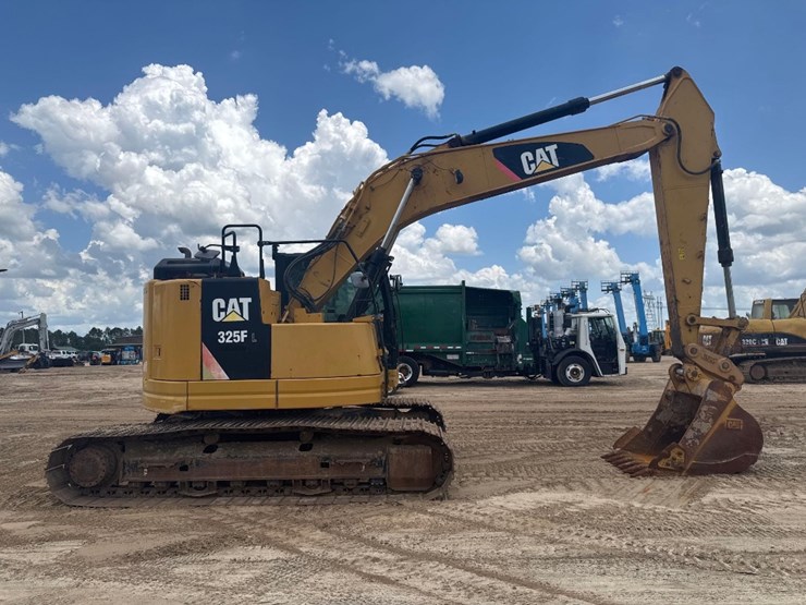 2016-caterpillar-325fl-image-5