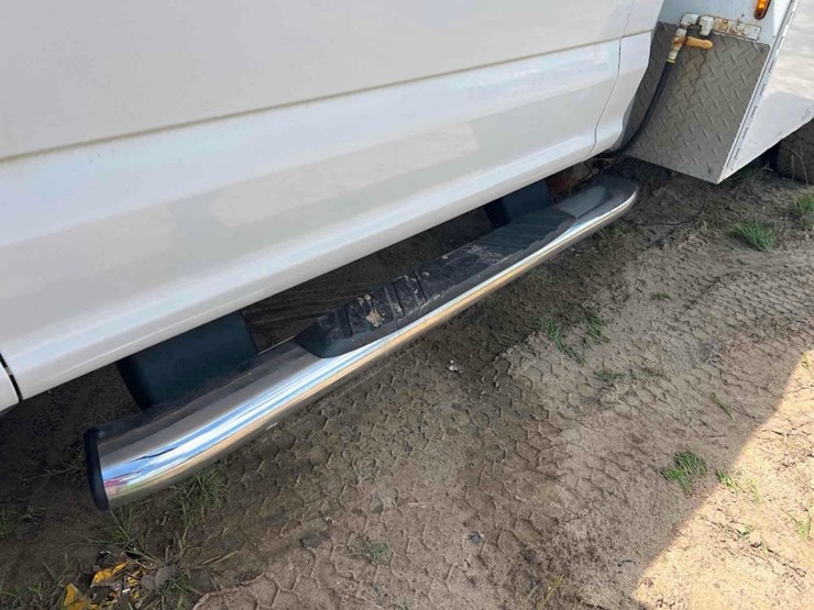 2018-ford-f550-xl-image-13