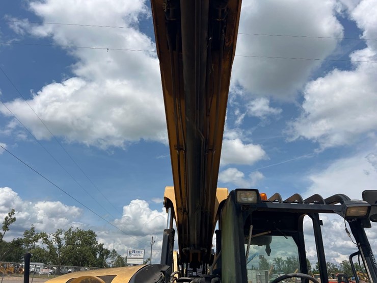 2015-caterpillar-tl1055c-image-11