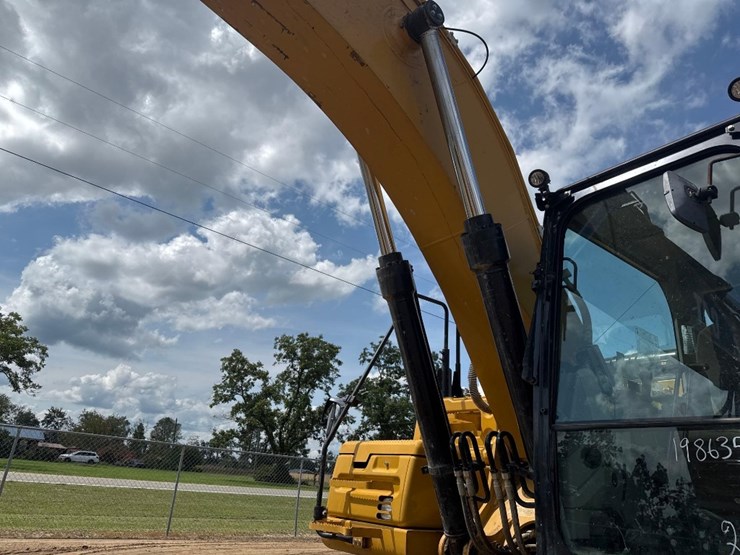 2020-caterpillar-326fl-image-24