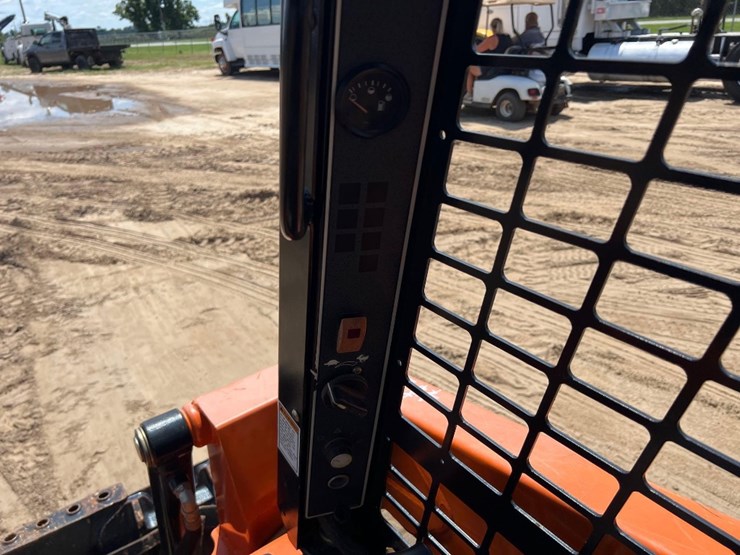 2019-gehl-r105-image-24