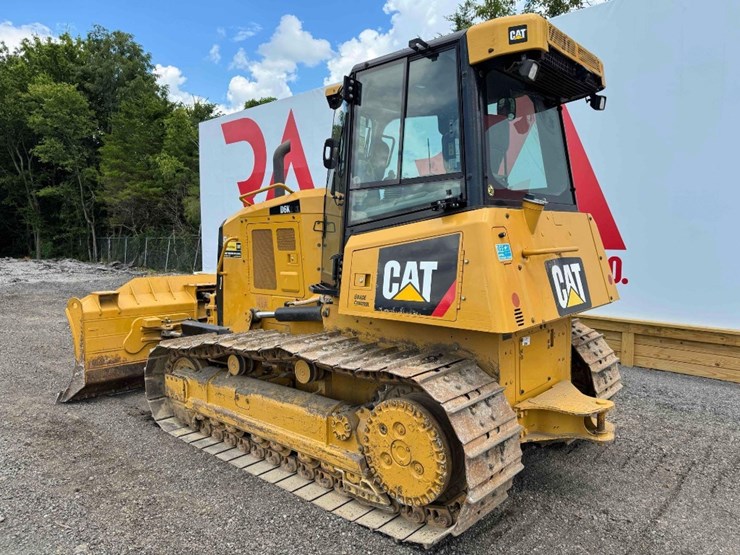 2016-caterpillar-d6k-image-3