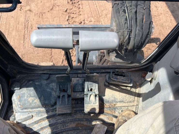 2016-deere-35g-image-37
