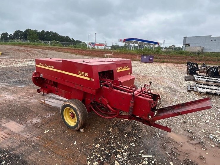 new-holland-565-image-4
