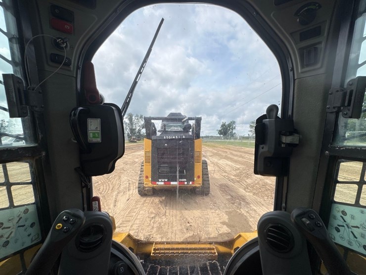 2022-caterpillar-299d3-image-25