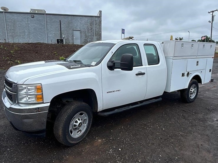 2013-chevrolet-2500hd-image-1