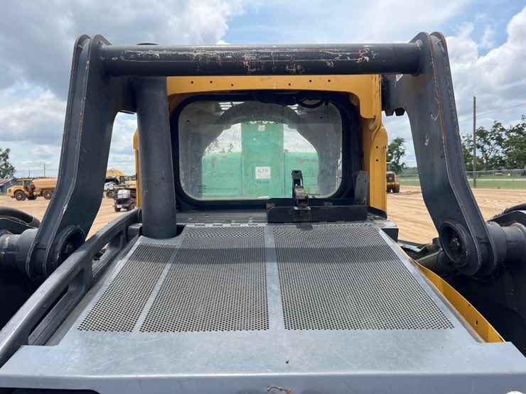 2015-deere-319e-image-22