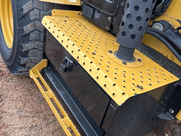2018-caterpillar-420f2-it-image-16