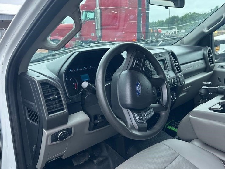 2019-ford-f350-xl-image-15