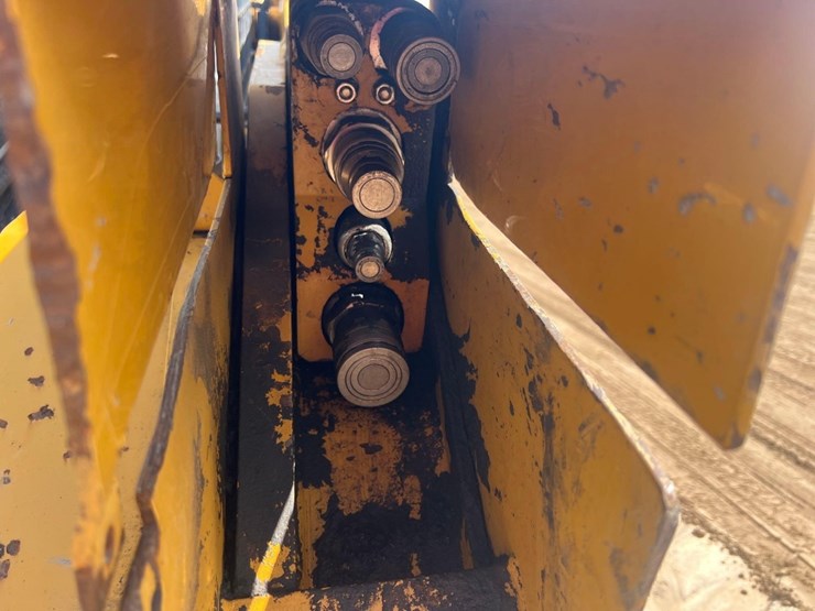 2015-caterpillar-299d-xhp-image-11