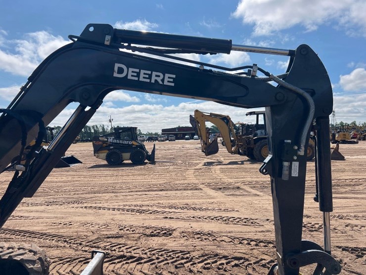2023-deere-30g-image-23