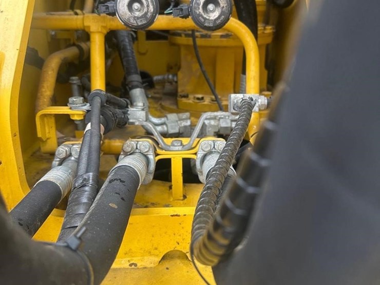 2022-komatsu-pc210-lc-11-image-18