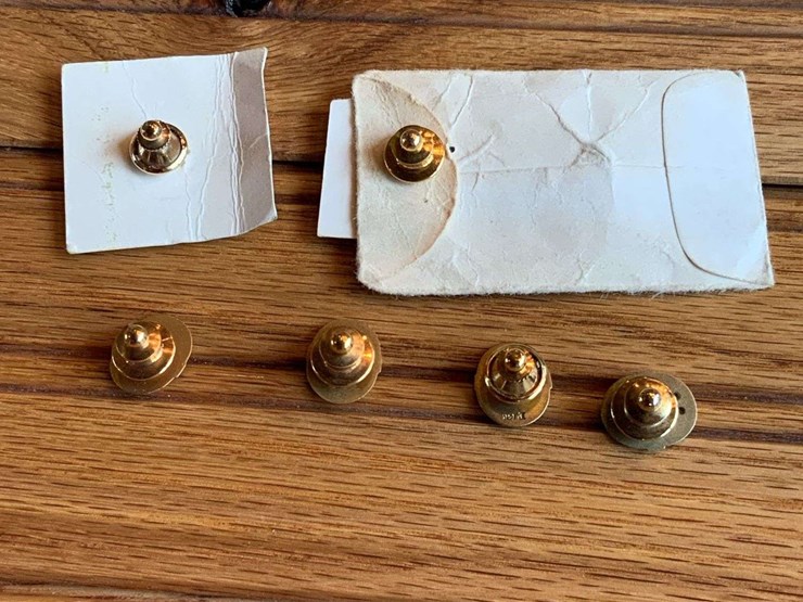 (6)-john-deere-5,-10,-15,-20,-25,-30-year-service-pins-image-8