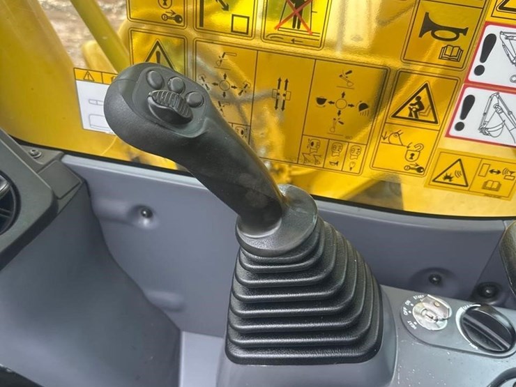2022-komatsu-pc210-lc-11-image-33