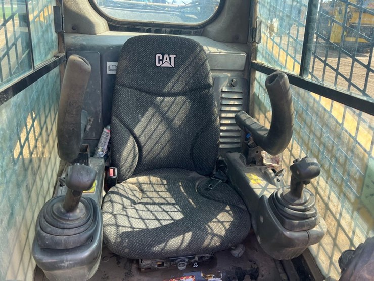 2015-caterpillar-299d-xhp-image-24