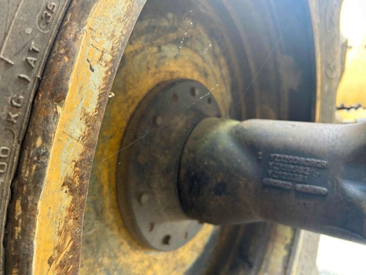 caterpillar-573-image-19