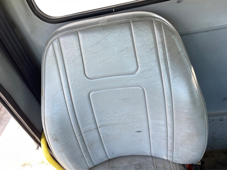 #1013-•-1992-freightliner-cummins-(has-mn-title)-image-64