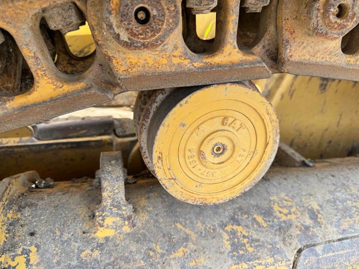 2016-caterpillar-d6k-image-52