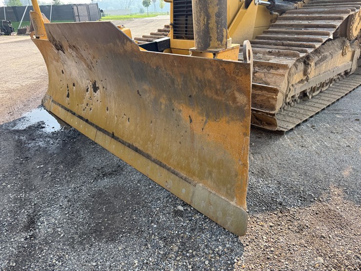 2017-caterpillar-d6n-lgp-image-12