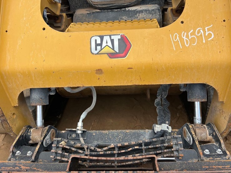 2023-caterpillar-299d3-image-10