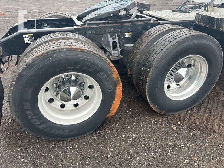 2018-peterbilt-567-image-19